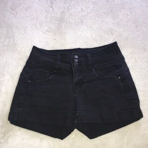 Black three button jegging short